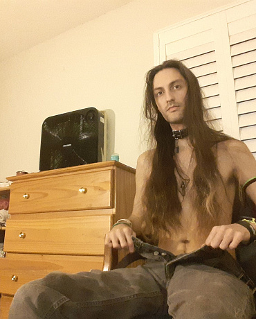 Long Haired Warlock Makes a Homemade Jackoff Vid